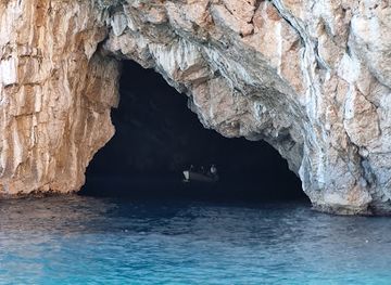 montenegro/old-herzegovina/landmark/blue-cave