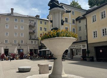 austria/salzburg/nonntal/landmark/kajetanerbrunnen