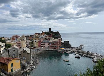 italy/cinque-terre/landmark/vernazza-beach