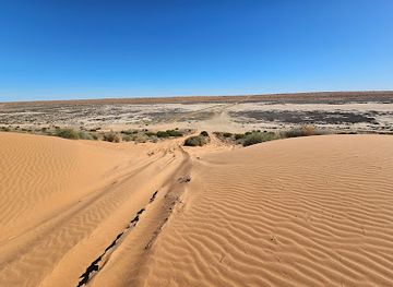 australia/central-queensland/landmark/big-red-sand-dune