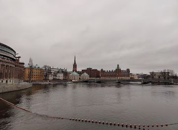 sweden/stockholm/landmark/homeless-fox-statue