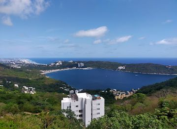 mexico/acapulco/acapulco-tradicional/landmark/mirador-puerto-marques