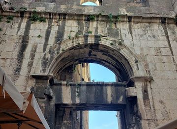 croatia/split/meje/landmark/iron-gate