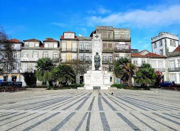 portugal/porto/landmark/praca-de-carlos-alberto