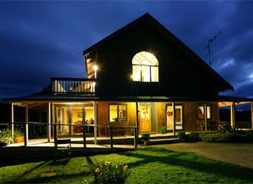 new-zealand/waitomo-caves/landmark/abseil-inn