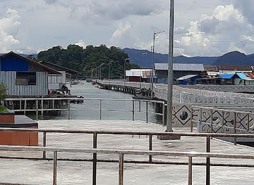 indonesia/central-papua/landmark/kampung-nelayan-hamadi