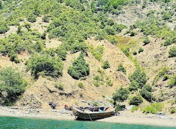 albania/lura-lakes/landmark/skanderbeg-square