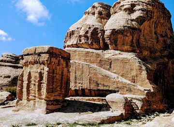 jordan/petra/petra-archaeological-park/landmark/the-treasury-from-above