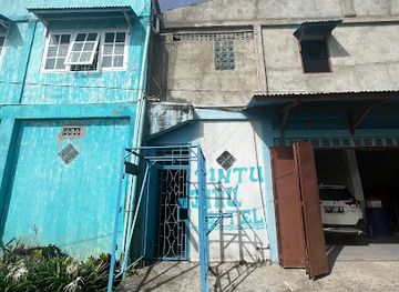 indonesia/papua/landmark/pintu-biru-hostel