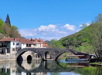 montenegro/lake-skadar/landmark/kingfisher-boat-kayak-lake-skadar