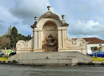 portugal/caldas-da-rainha/landmark/chafariz-das-cinco-bicas