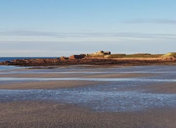 guernsey/lihou/landmark/vazon-bay