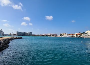 aruba/oranjestad/landmark/renaissance-marina