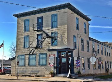 wisconsin/blue-hills/landmark/the-washington-house-museum-visitor-center