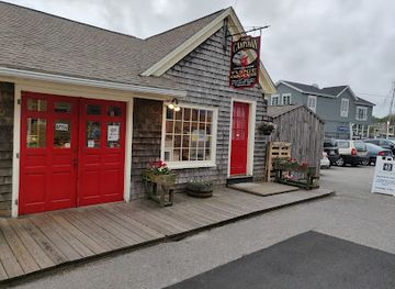 maine/kennebunkport/landmark/the-candy-man