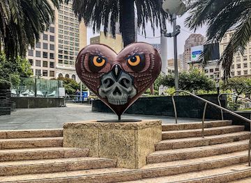 california/san-francisco/union-square/landmark/hearts-of-san-francico-art-sculpture
