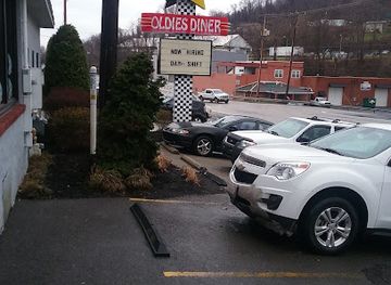 west-virginia/clarksburg/landmark/dave-s-famous-t-l-hot-dogs