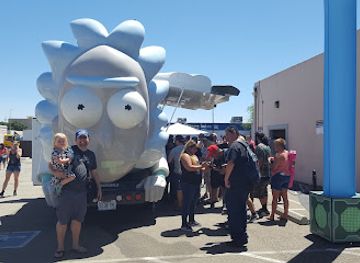 california/manteca/landmark/fantastic-collectibles