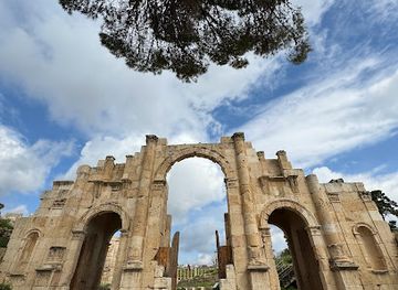 jordan/jerash/landmark/south-gate