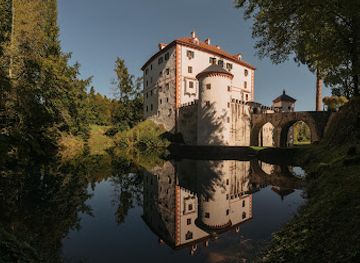 slovenia/inner-carniola/landmark/grad-sneznik