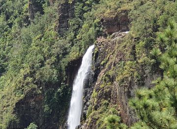 belize/mountain-pine-ridge/landmark/1000-foot-falls