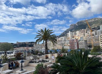 monaco/monaco-ville/landmark/tebe-in-costume-sculpture