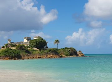 antigua-and-barbuda/nelson-s-dockyard/landmark/dickenson-bay-beach