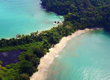 costa-rica/manuel-antonio/landmark/manuel-antonio-beach