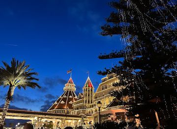 california/coronado/landmark/skating-by-the-sea