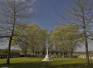 belgium/ypres/landmark/tuileries-british-cemetery