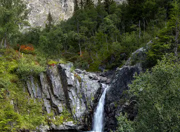 Fekjanåenefossen