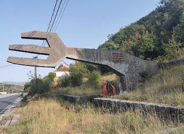 montenegro/vasojevici/landmark/the-monument-to-hanged-patriots
