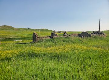 north-dakota/prairie-pothole-region/landmark/hutmacher-farm