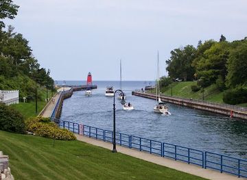 michigan/charlevoix/landmark/visit-charlevoix-travel-information