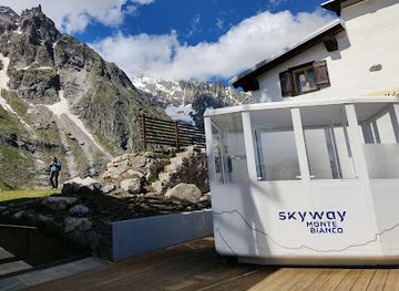 italy/courmayeur/landmark/pavillon-du-mont-frety