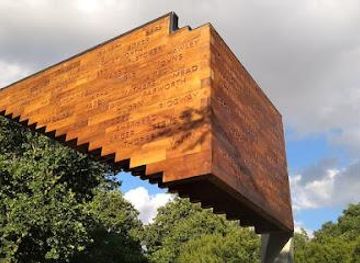united-kingdom/london/landmark/stairway-to-heaven-bethnal-green-memorial