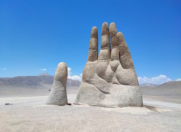 chile/antofagasta-region/landmark/hand-of-the-desert