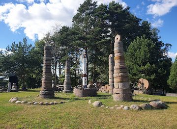 lithuania/samogitia/landmark/jotvingiu-kiemas-pietu-lietuvos-buities-ir-akmenu-muziejus