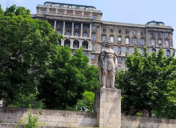 hungary/transdanubia/landmark/matyas-kiraly-marvanyoszlopa