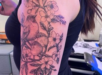 utah/moab/landmark/neon-moon-tattoo