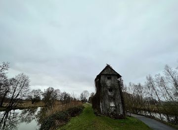 germany/spreewald/landmark/uberwachsenes-gebaude
