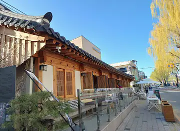 Haenggung-dong Mural Village
