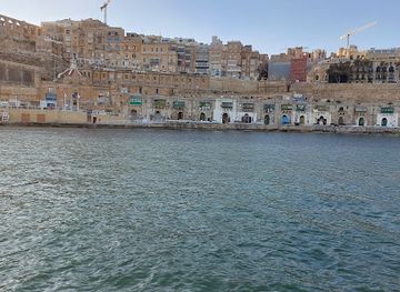 malta/gzira/landmark/aqualuna-malta