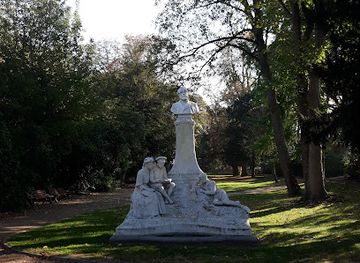 france/amiens/landmark/monument-a-jules-verne