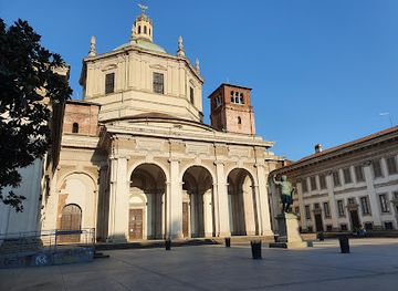 italy/milan/landmark/basilica-san-lorenzo-maggiore
