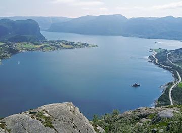 norway/lysefjord/landmark/sokkaknuten