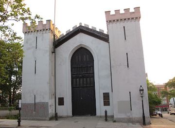 rhode-island/narragansett-bay/landmark/state-arsenal