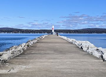 michigan/petoskey/landmark/petoskey-bayfront-lighthouse