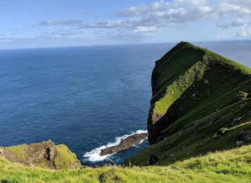 faroe-islands/klaksvik/landmark/kallur-lighthouse