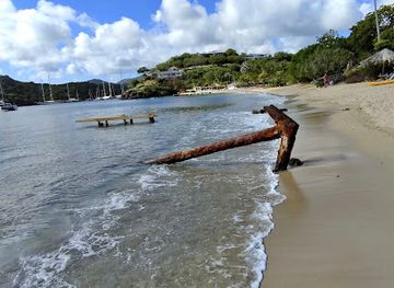 antigua-and-barbuda/liberta/landmark/loose-cannon-beach-bar